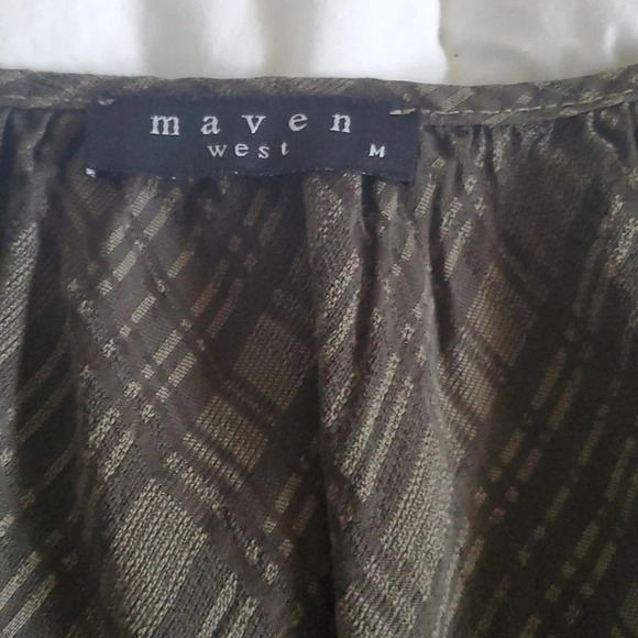 NWOT Maven West Army green Plaid Medium BOHO Top V-neck and keyhole front. - Picture 2 of 9